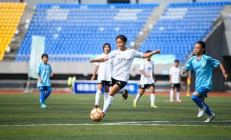 米兰体育注册-国内足球比赛中女运动员获得高分