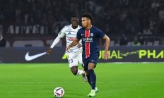 欧冠比赛中一支劲旅披荆斩棘得到胜利