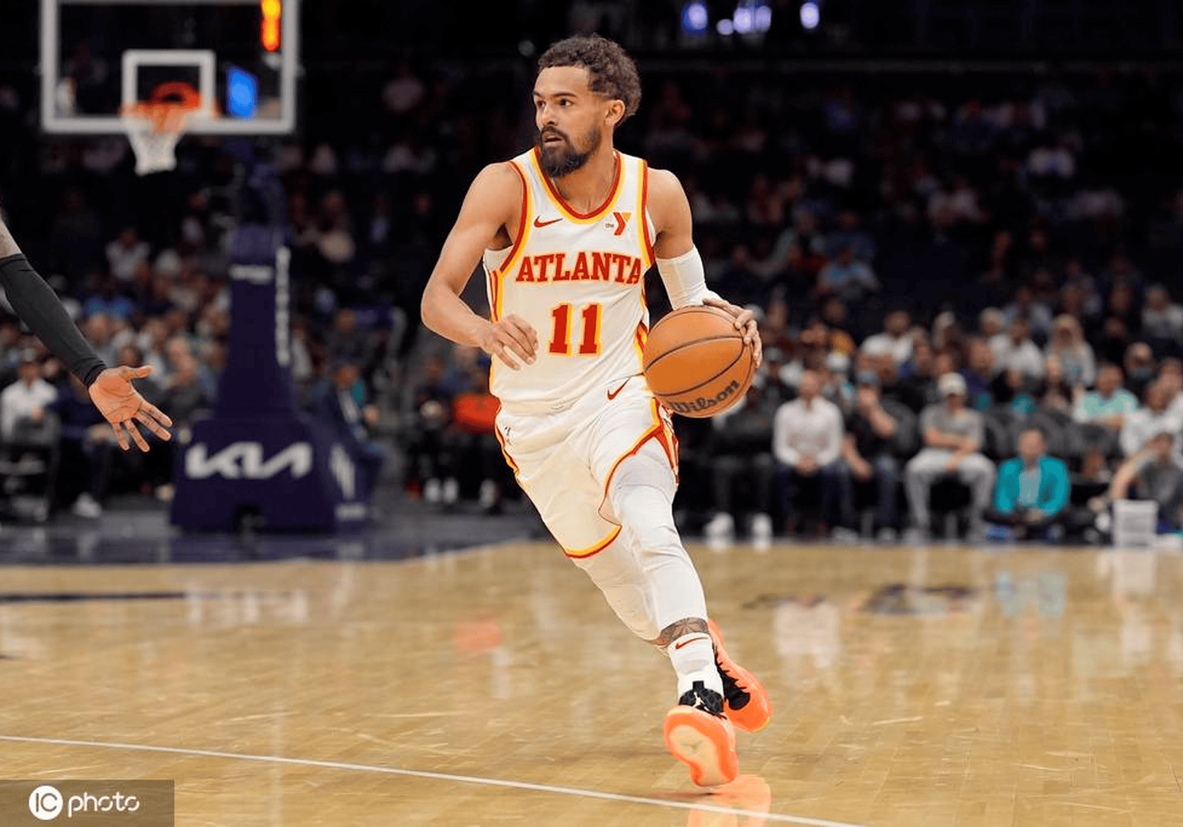 老鹰轻取热火，特雷-杨砍下绝杀三分的简单介绍