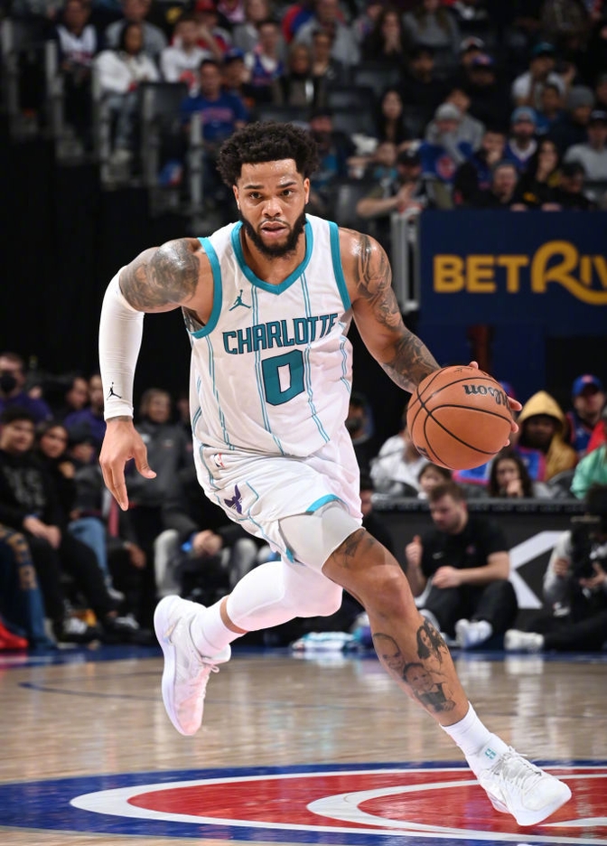 关于黄蜂惨败活塞，东部战绩下滑的信息