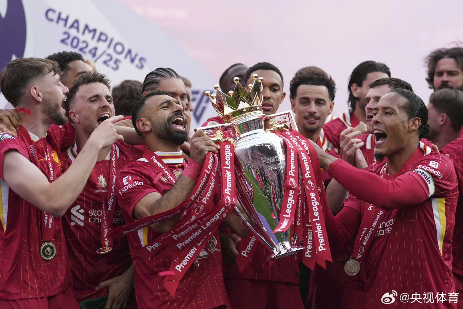 欧冠比赛中一支劲旅披荆斩棘得到胜利