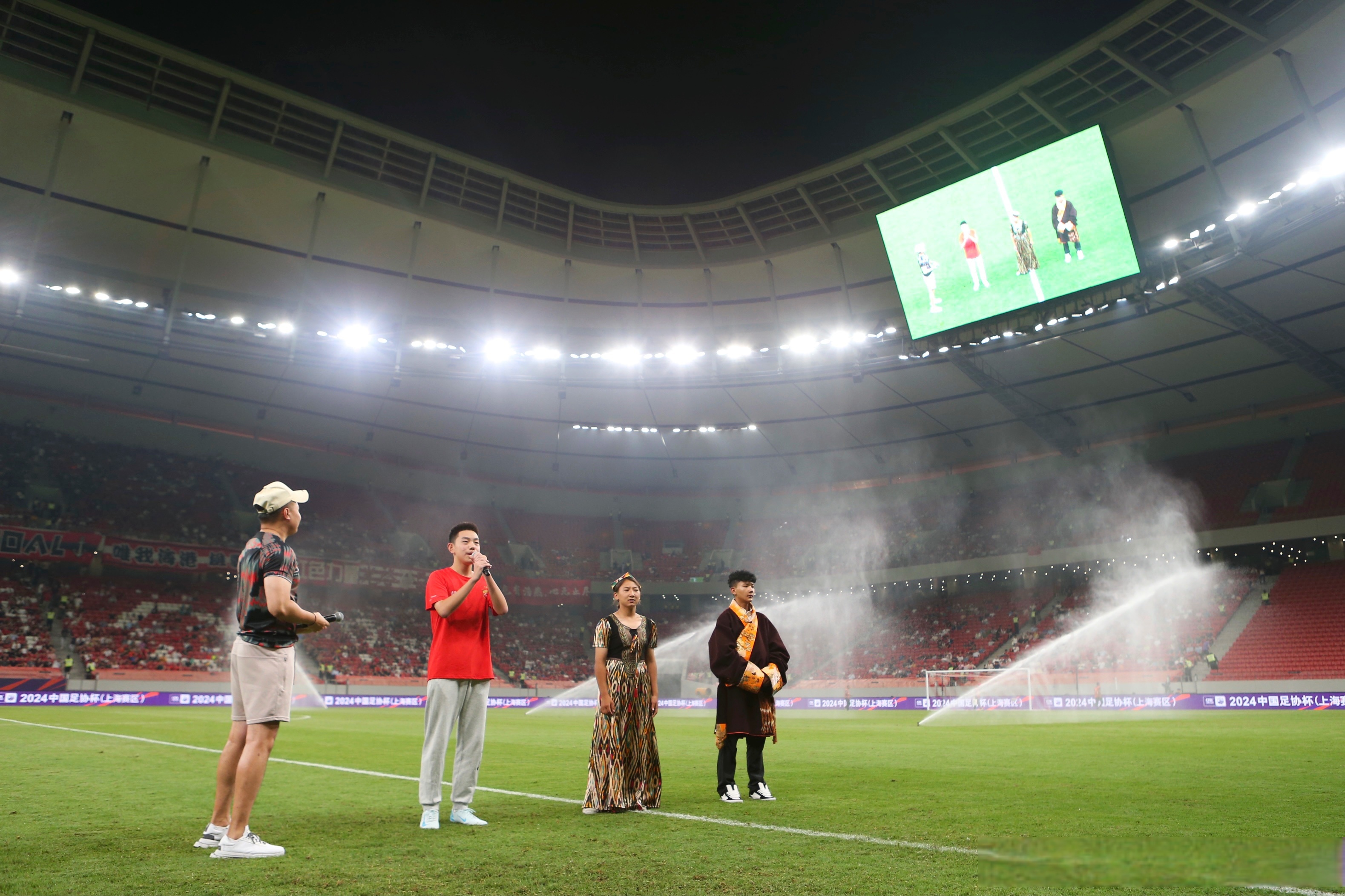 包含热门赛事引爆球迷狂热，全世界关注的词条