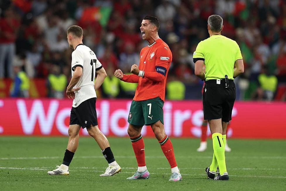 包含葡萄牙队成功逆转，击败瑞典队晋级四强的词条