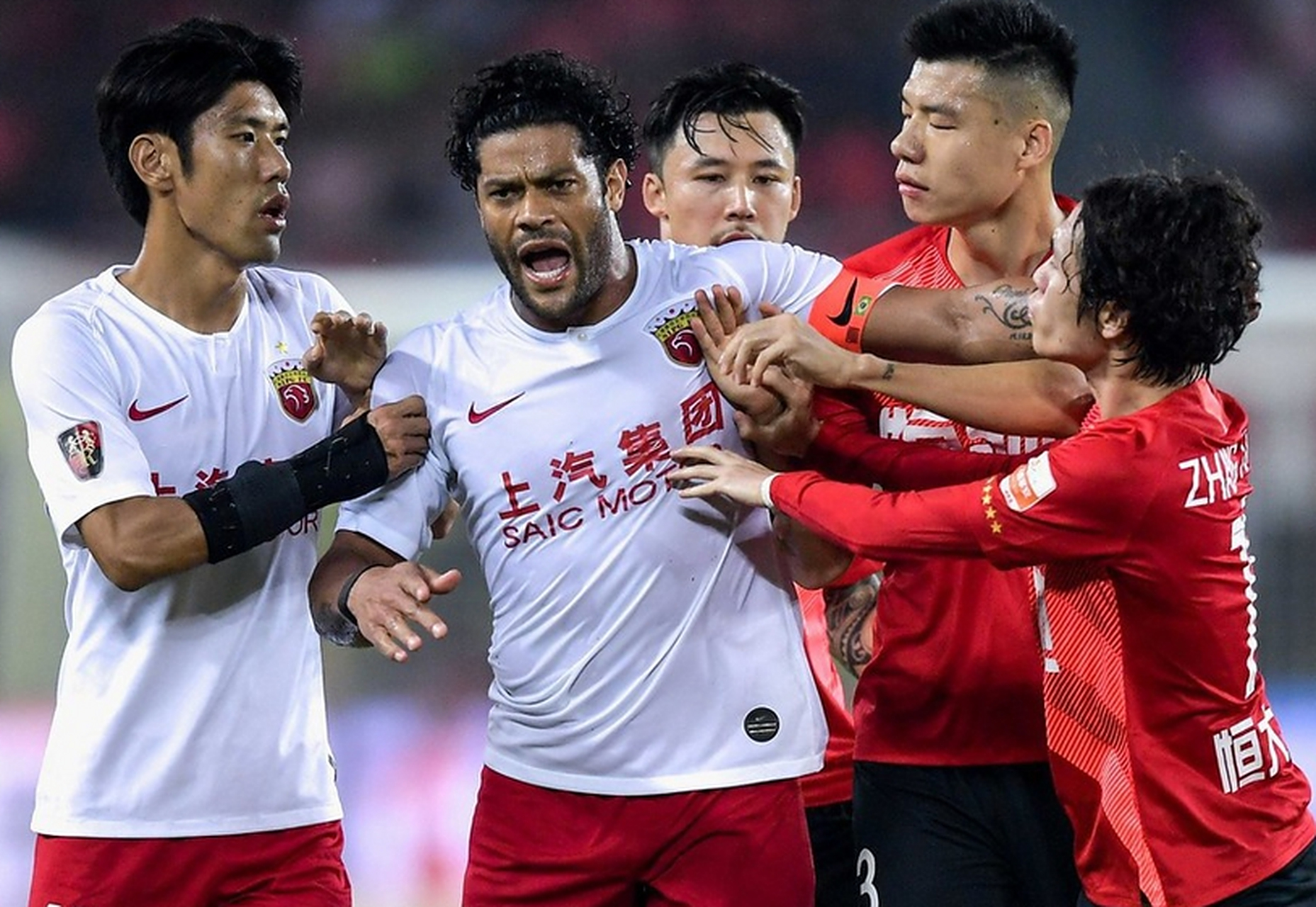 上港主场击败泰达，三分关键胜负决定